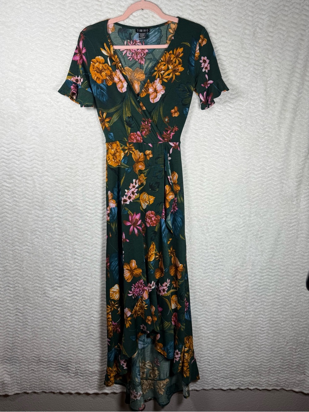 Timing Green Floral Wrap Maxi Dress. Size Small. Stunner and flows beautifully 😎